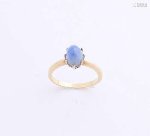 Yellow gold ring, 585/000, with blue stone. Ring with