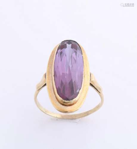 Yellow gold ring, 585/000 with amethyst. Ring with