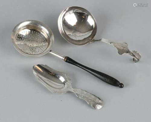 Lot with 3 silver spoons, 833/000, Equipped with a tea