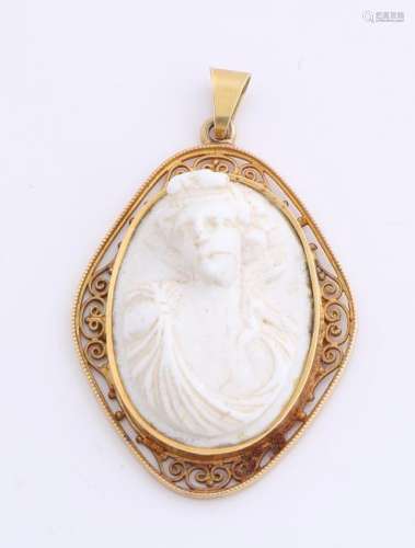 Yellow gold pendant, 585/000, with cameo legs,