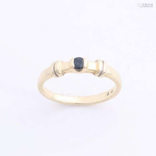 Yellow gold ring, 585/000, with black diamond. Gold