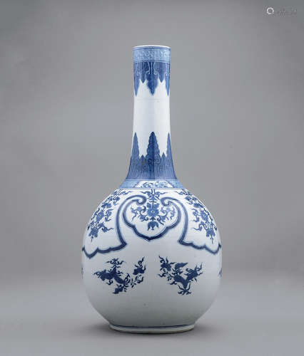 十九世紀 青花纏枝蓮紋大膽瓶