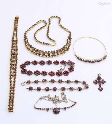 Lot with various garnet jewelry, 2 chokers, a cross