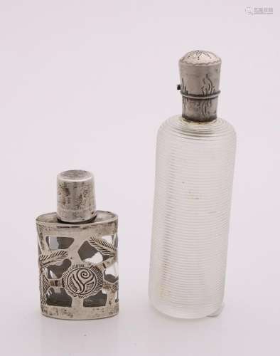 Two crystal odeur bottles with silver, 833/000. Door