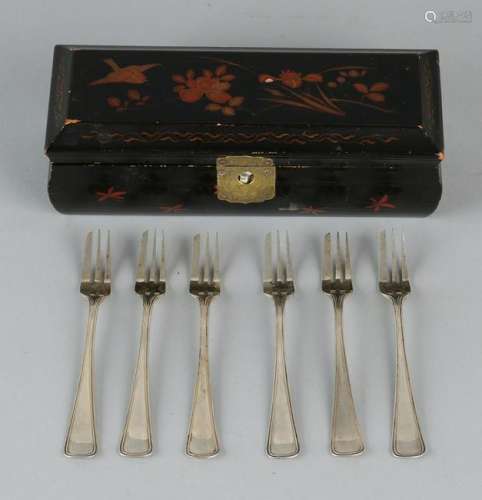Six 835/000 silver pastry forks with incisor and handle