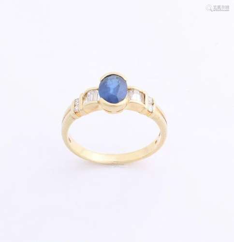 Yellow gold ring, 750/000, with sapphire and diamond.