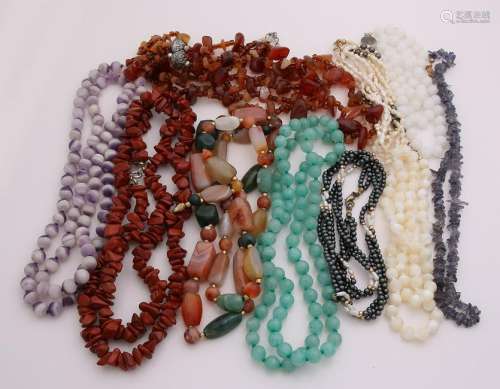 Lot with various necklaces with precious stones,