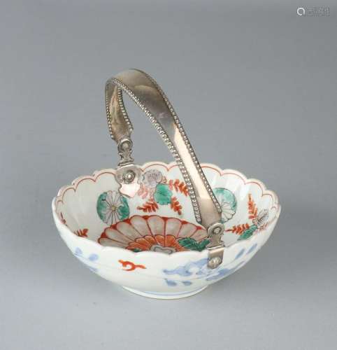Porcelain dish with scalloped edge with painting with a
