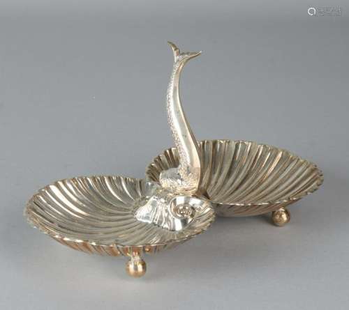 Silver bowl, 915/000, decorated with 2 shells in shell