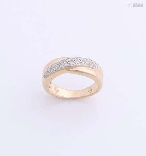 Yellow gold ring, 585/000, with diamond. Wide ring with