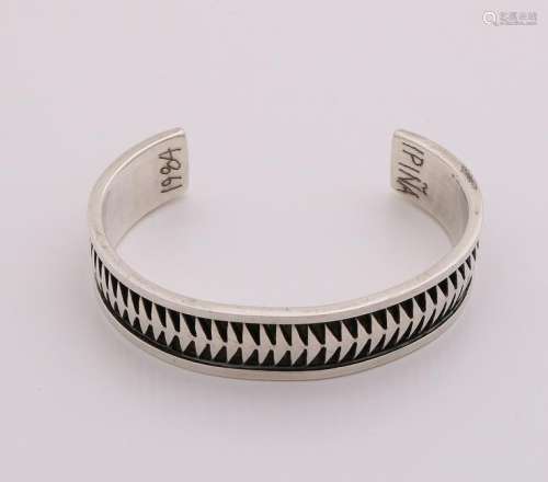 Silver clamp bracelet, 925/000, with a triangular
