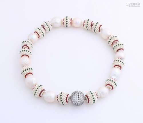 Necklace with large freshwater pearls and beads with