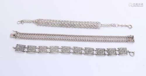 Lot with 3 silver bracelets, one of a watch chain made