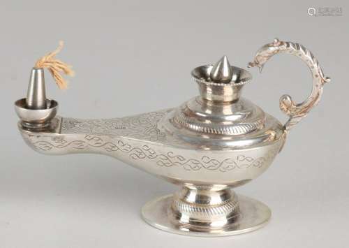 Silver oil lamp, 900/000, in the shape of a wonder lamp