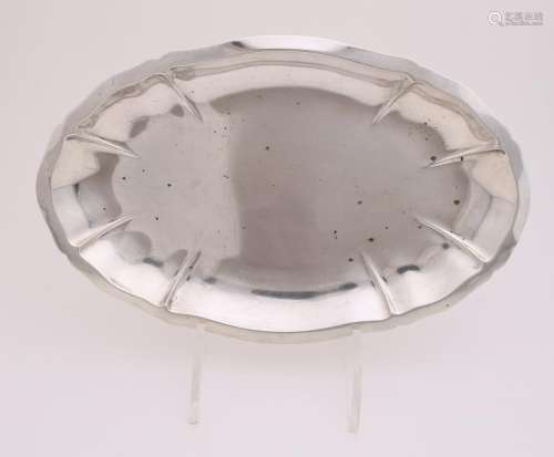 Silver leaf, 835/000, oval-contoured model with pleats.
