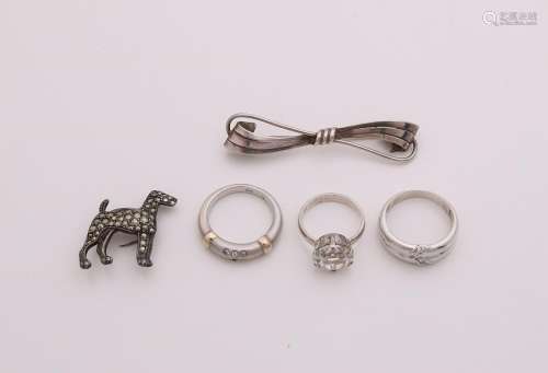 Lot with 5 silver jewelry, including 3 rings with