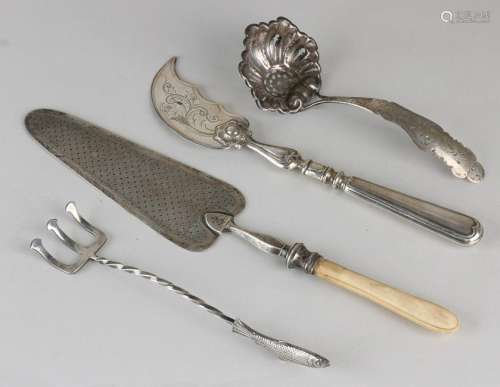 Four cutlery pieces: a silver scoop, 833/000, with a