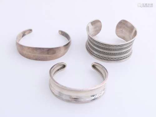 Lot with 3 silver bracelets, 925/000, 3 clamping