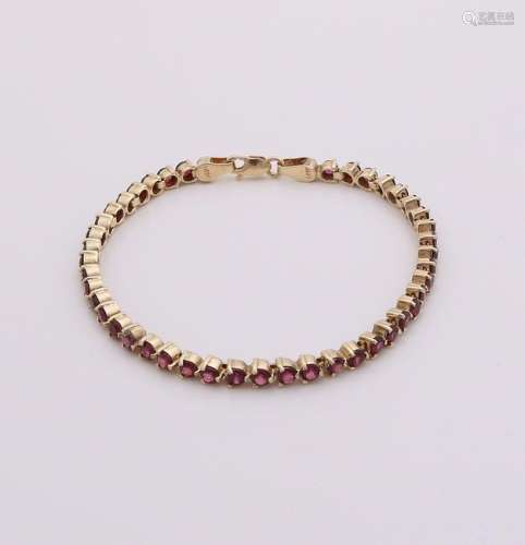 Yellow gold tennis bracelet, 585/000, set with round