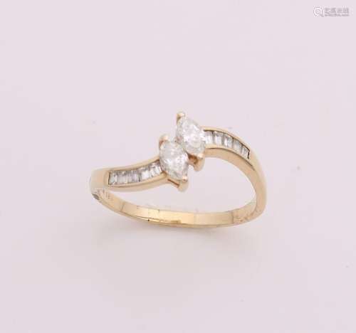 Elegant gold ring, 585/000, with diamonds. Striking