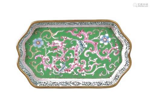 A polychrome metal enameled dish, decorated with a dragon. Unmarked. China, 20th century. Dim. 15