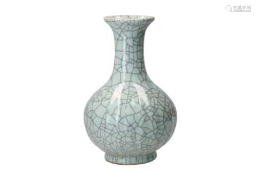 A celadon glazed ge ware porcelain vase. Unmarked. China, 20th century. H. 33 cm.