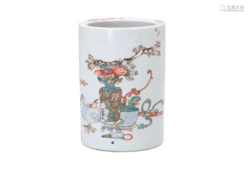 A polychrome porcelain brush pot, decorated with vases and flowers. Marked with seal mark Ju Ren
