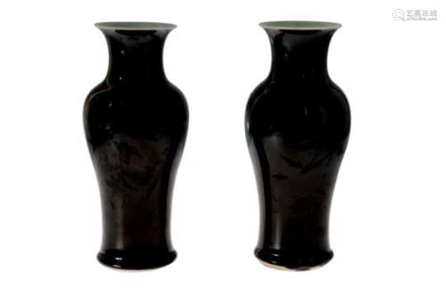 A pair of mirror black glazed porcelain vases. Unmarked. China, 19th century. H. 24 cm.