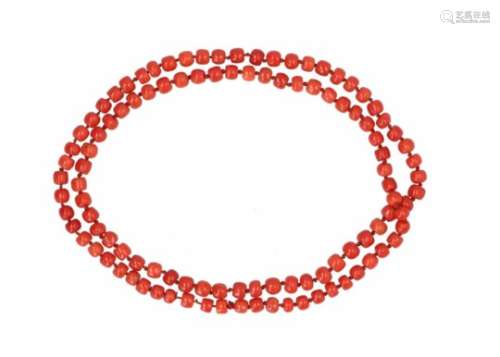 A single strand red coral necklace. Diam. approx. 9 - 11,3 mm. Total weight approx. 152 g.