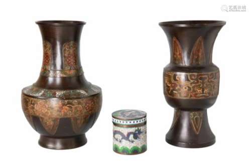 Lot of two bronze cloisonné vases and a round lidded box, decorated with dragons chasing the burning