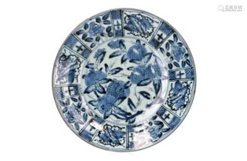 A blue and white porcelain charger, decorated with flowers. Unmarked. Japan, Arita, approx. 1700.