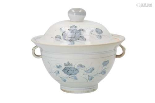 A blue and white porcelain chamber pot, decorated with flowers. Unmarked. Japan, Arita, approx.