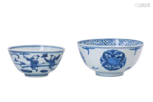 A blue and white porcelain bowl, decorated with flowers and fruits. Marked with 6-character mark