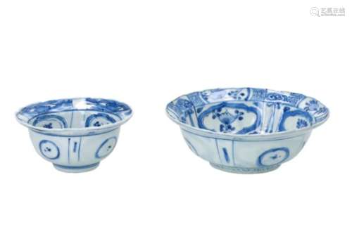 Lot of two blue and white porcelain 'klapmuts' bowls, decorated with figures sitting near the river.