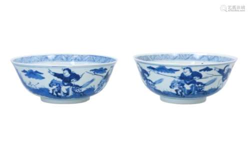 A pair of blue and white porcelain bowls, decorated with a hunting scene. Marked with 4-character
