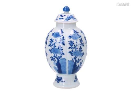A blue and white porcelain tea caddy, decorated with flowers. Marked with artemisia leaf. China,