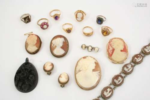 A QUANTITY OF JEWELLERY including various carved shell cameo brooches and a bracelet, and various