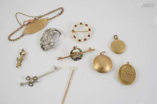 A QUANTITY OF JEWELLERY including a garnet and cultured pearl circle brooch, an enamel and 9ct. gold