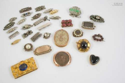 A QUANTITY OF ASSORTED GEORGIAN AND VICTORIAN GOLD AND GEM SET CLASPS