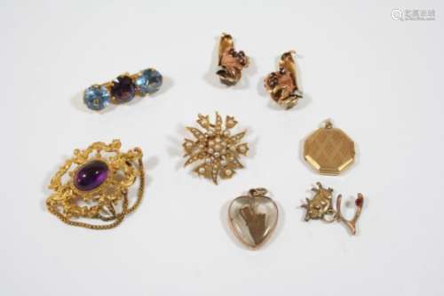 A QUANTITY OF JEWELLERY including a Victorian gold and half pearl flowerhead brooch, a cabochon