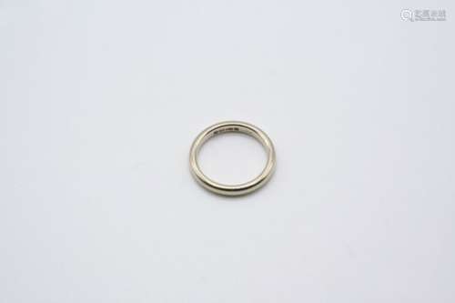 AN 18CT. WHITE GOLD WEDDING BAND 4.2 grams. Size L.