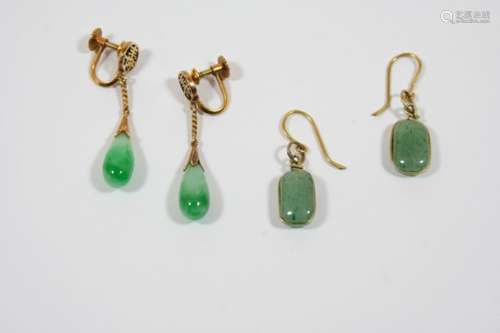 A PAIR OF JADE AND GOLD DROP EARRINGS each jade drop suspends from a gold surmount, with screw