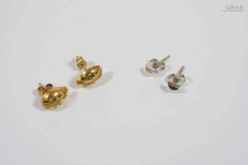 A PAIR OF 18CT. GOLD LADYBIRD STUD EARRINGS 1.4 grams, together with a pair of 18ct. white gold
