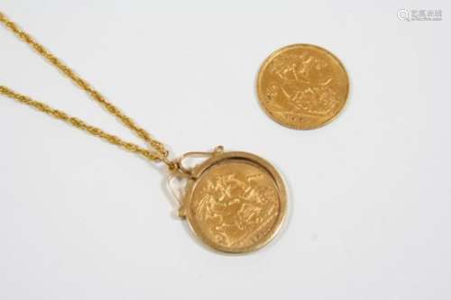 A GOLD HALF SOVEREIGN 1911, in a 9ct. gold mount and on a fine link chain, total weight 8.0 grams,