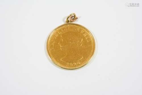A CHILEAN 100 PESOS COIN 1926, in a gold pendant mount, total weight 22.1 grams.