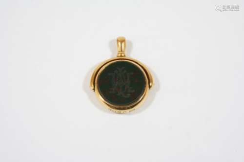 AN 18CT. GOLD SPINNING FOB SEAL mounted to one side with a bloodstone engraved with initials,