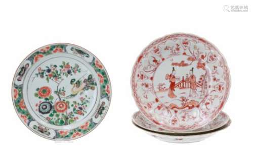 A set of three iron red and white porcelain deep dishes, decorated with long Elizas in a garden.