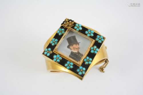 A VICTORIAN GOLD AND BLACK ENAMEL MEMORIAL BANGLE FOR MARQUESS CONYNGHAM the centre locket
