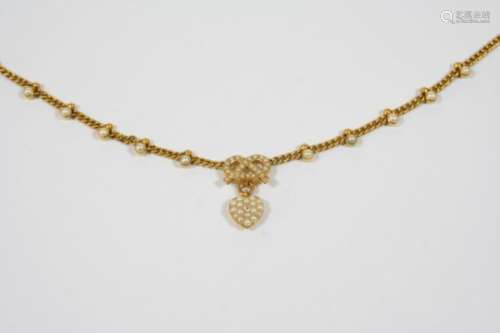 A VICTORIAN PEARL AND GOLD NECKLACE the gold curb link necklace is mounted with ten half pearls in