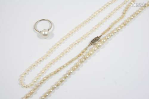 A SINGLE ROW GRADUATED CULTURED PEARL NECKLACE the pearls graduate from approximately 2.7 to 6.